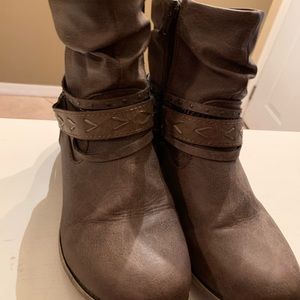 Cute ankle Boots that are a little used